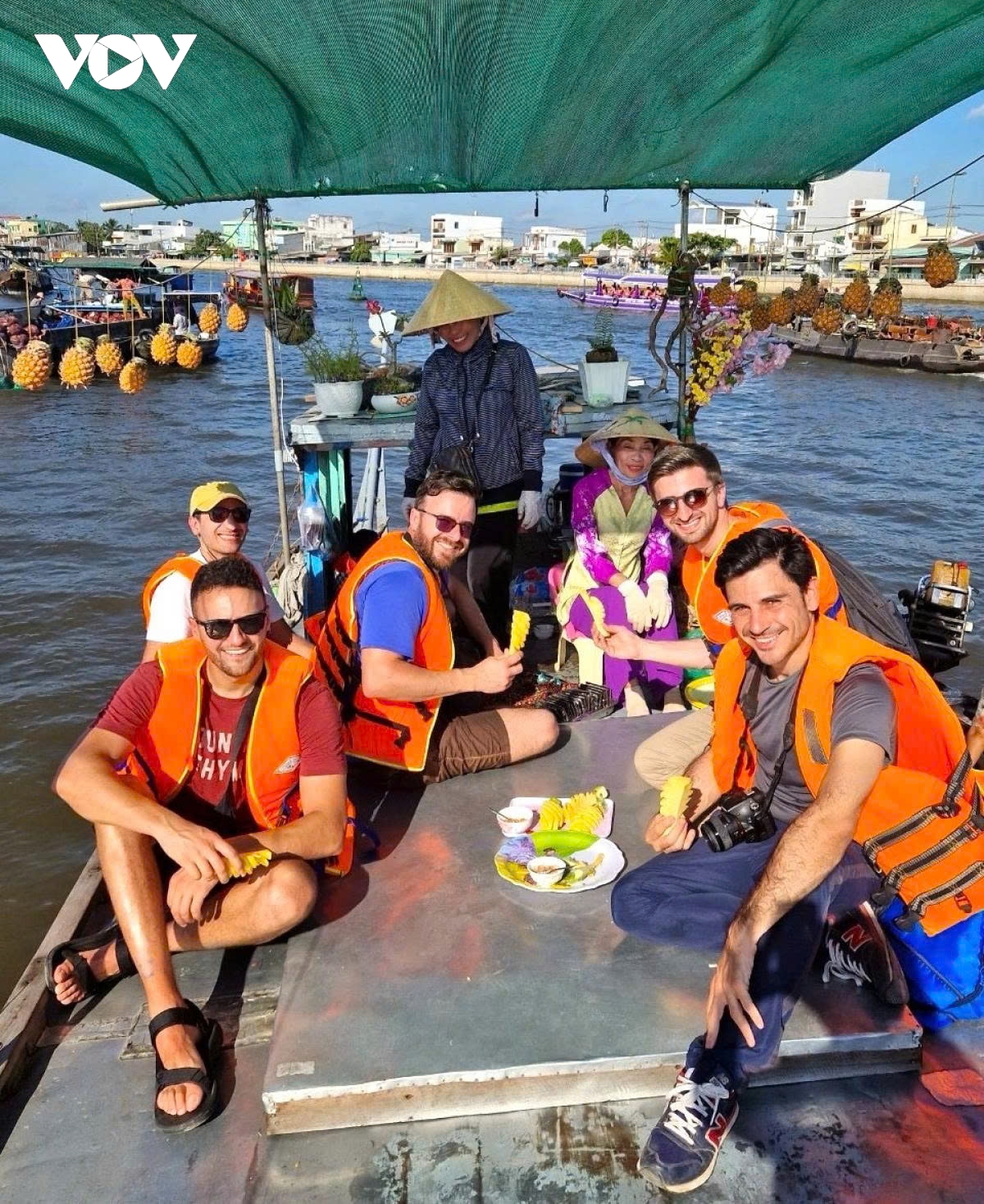 Vietnam surpasses pre-COVID tourism peak after 11 months